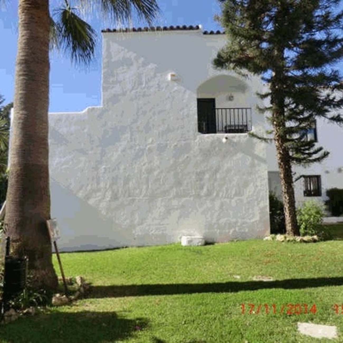 Vivienda Unifamiliar en Calle HInojo,91 puerta 68 Tipo C sita en la Urbanización Andalucia Los Pinos en Estepona-Malaga