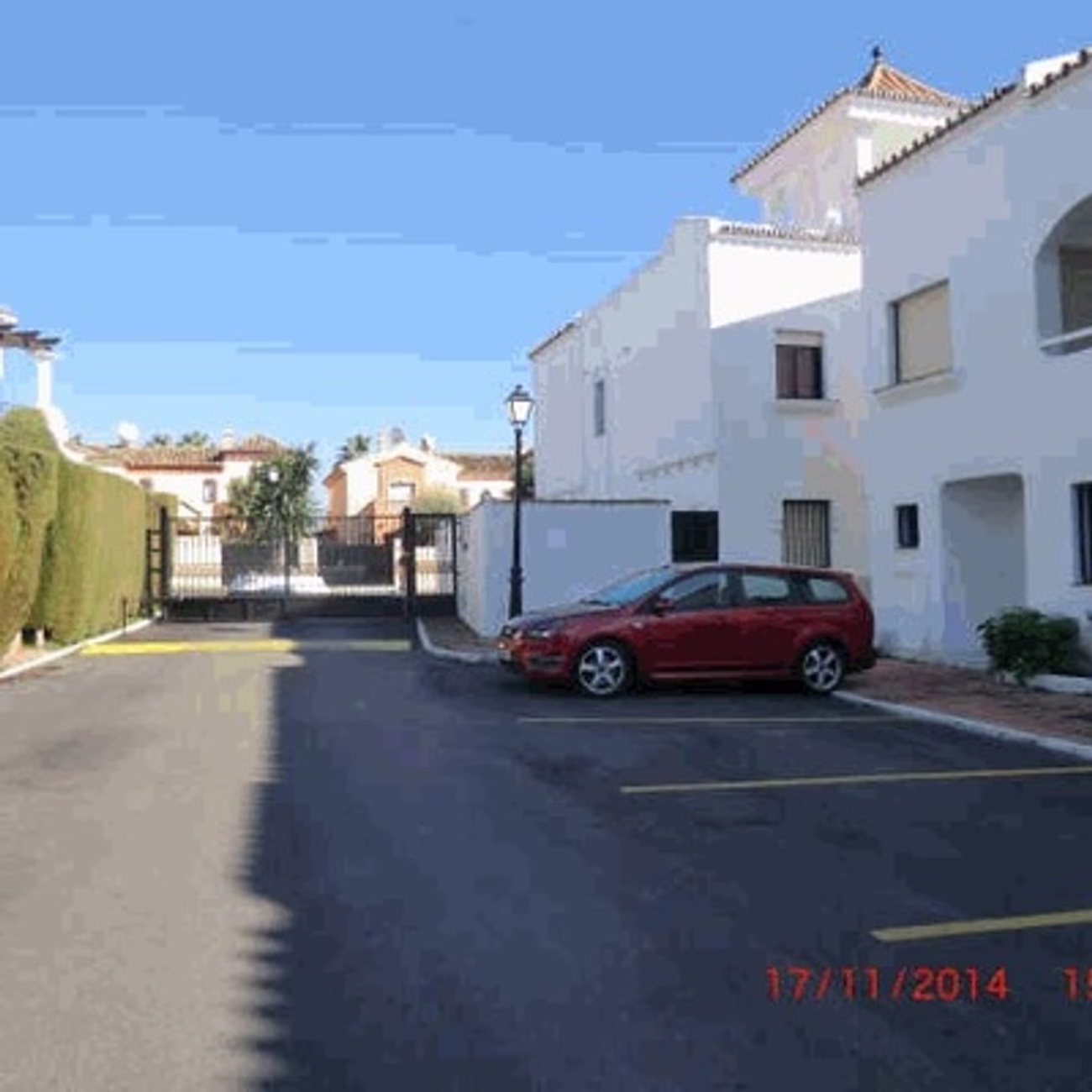 Vivienda Unifamiliar en Calle HInojo,91 puerta 68 Tipo C sita en la Urbanización Andalucia Los Pinos en Estepona-Malaga