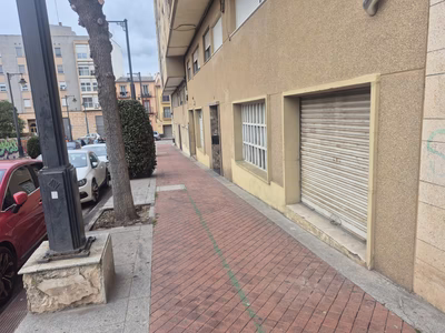 Lote de 2 Locales Comerciales en Calle Cavaller Merita,1 y 5 en Alcoi (Alicante)